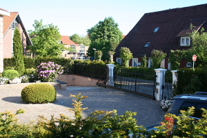 Einfahrt Haus 1